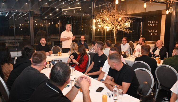 Rexhepi takohet me artistët e Tetovës: Premton rikthimin e festivaleve tradicionale dhe mbështetje për artistët