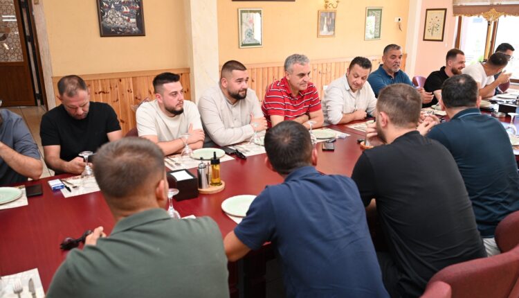 Rexhepi paralajmëron fundin e presioneve politike ndaj administratës: Dinjitet dhe respekt për çdo punonjës!