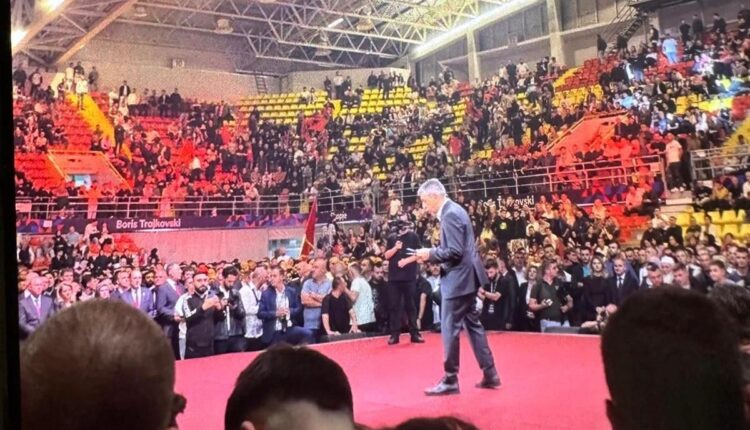 Dështon tubimi i VLEN-it, as VMRO-ja dhe as romët  nuk e mbushën sallën “Boris Trajkovskin”