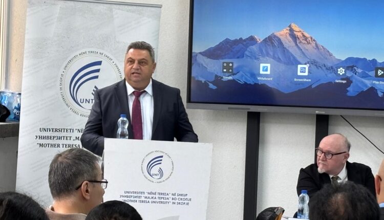 Profesorë nga SHBA, Mbretëria e Bashkuar dhe rajoni në seminarin e UNT-së