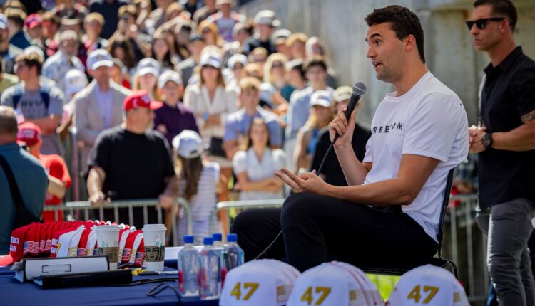 U qëllua me armë zjarri gjatë një fushate, ndërron jetë në spital Charlie Kirk