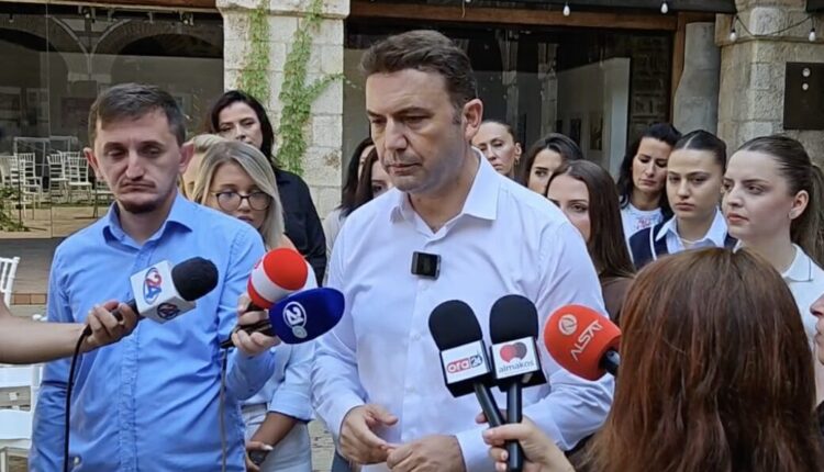 Mickoski i garanton Ahmetit pensionim politik, reagon Bujar Osmani