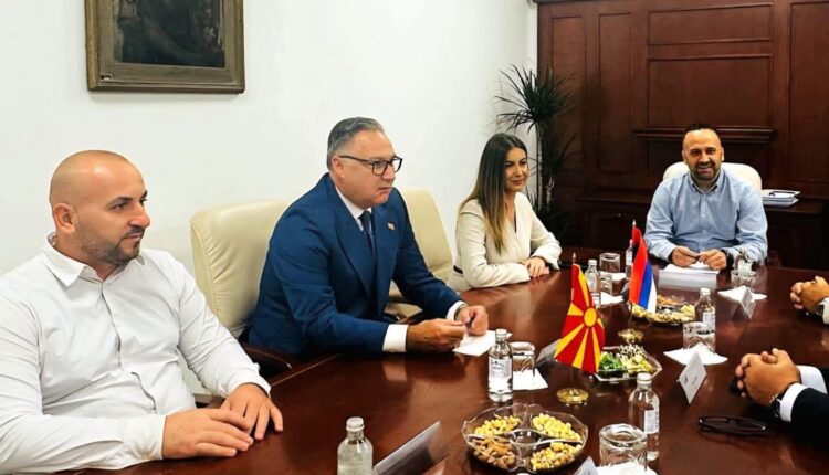 Drejtori i ZNAM-it dhe zv/drejtori i VLEN-it firmosin marrëveshje me Fondin Pensional nga Republika Srpska (FOTO)