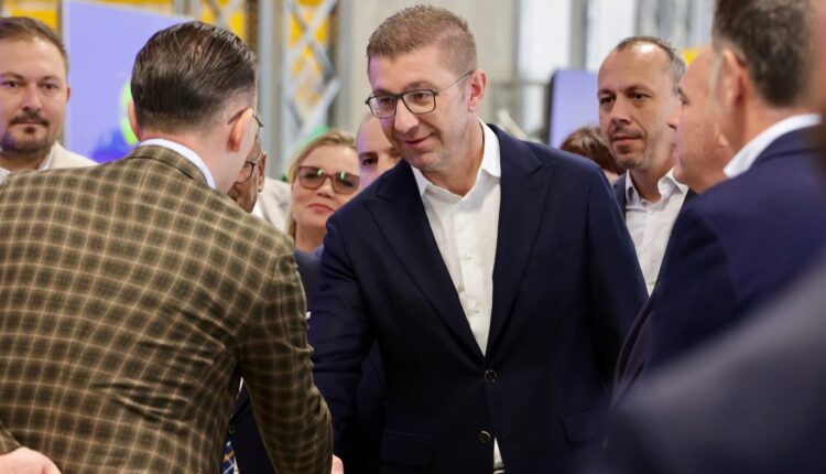 Mickoski: LSDM-ja merret me nekrofili dhe gënjeshtra, gjendja me zjarret është nën kontroll