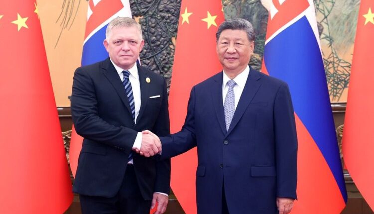 Xi Jinping-u takohet me kryeministrin e Sllovakisë Robert Fico