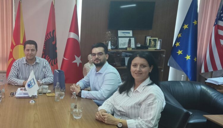 Kryetari i Gostivarit, Limani takon Naser Veliun: Mbështetje për studentët e dalluar që synojnë studimet jashtë vendit