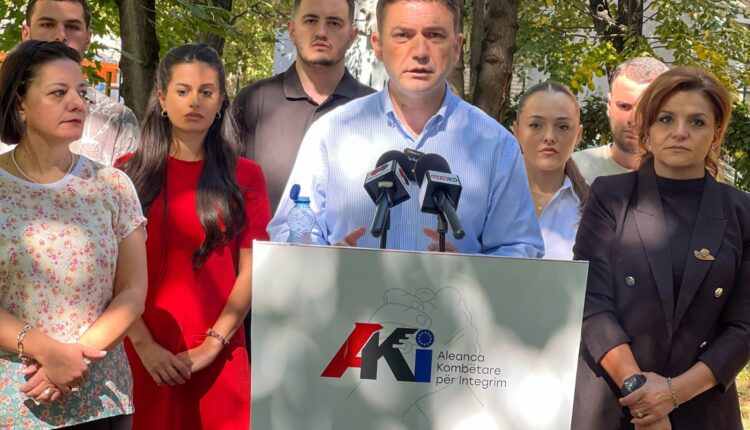 Osmani: Mickoski të mos dërgojë emisarë, shqiptarët në zgjedhjet e parakohshme parlamentare do t’i zgjedhin vetë përfaqësuesit e tyre
