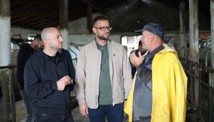 Hoxha dhe Memishi takohen me bujqit e Sllatinës: Premtohet hapja e Njësisë Rajonale në Tearcë