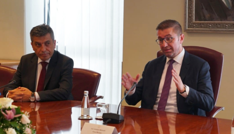 Izet Mexhiti i frikësuar nga humbja: kërkon nga Mickovski të mohojë zgjedhjet parlamentare!?