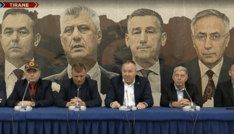 “Liri për ish-krerët e UÇK, protestë në Tiranë”, tubimi në sheshin “Skënderbej”, më 17 tetor