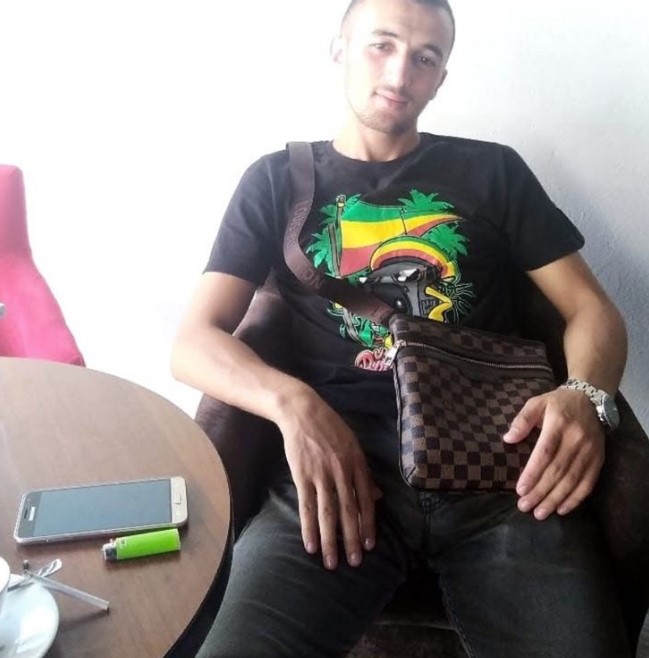 FOTO/ U vu në pranga nga policia, kush është autori i dyshuar i atentatit në Shkodër