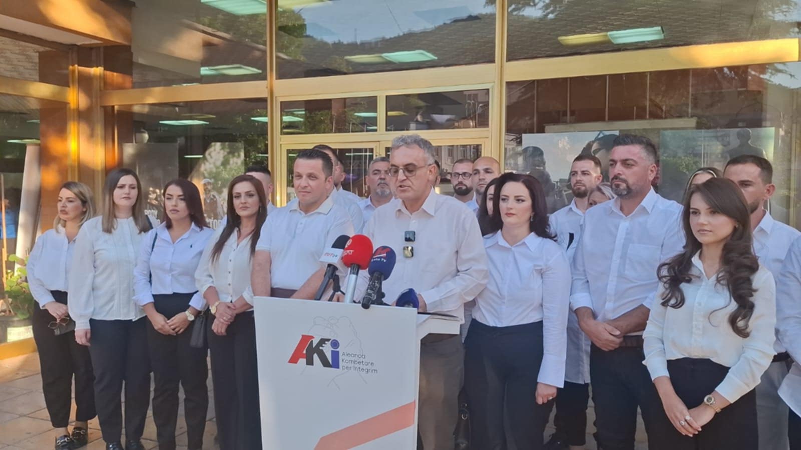 Bajram Rexhepi shpalos bartësin dhe kandidatët për këshilltarë në Tetovë  Bashkërisht do t ia kthejmë dinjitetin Tetovës