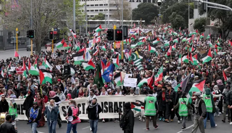 Mijëra pro-palestinezë marshojnë në Zelandën e Re: Mos e normalizoni gjenocidin