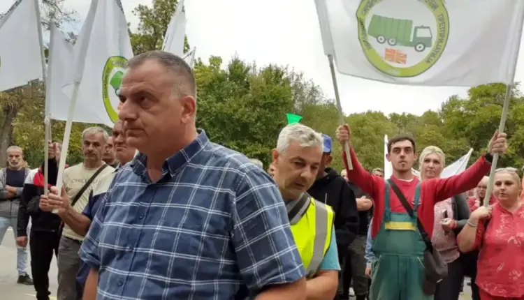 Të punësuarit e NP “Parqe dhe Gjelbërime–Shkup” në protestë, kërkuan pagën e muajit gusht, regresin si dhe shpërblimet jubilare