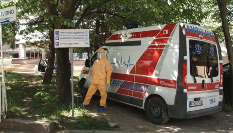 Pesë persona janë hospitalizuar në Repartin infektiv në spitalin e Shtipit, 10 në ambulancën ditore pas helmimit me sanduiçe