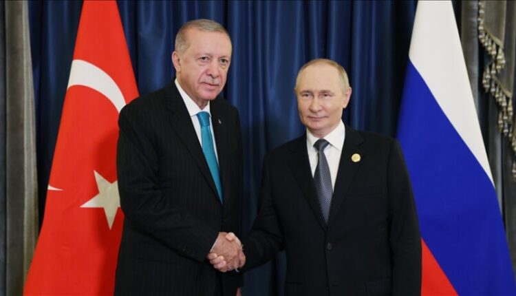 Presidenti Erdogan takon homologun rus Putin në Kinë