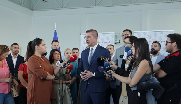 Mickoski nga Gjorçe Petrovi: Sallë e re sportive në SHF “Dimitar Pop Berovski”