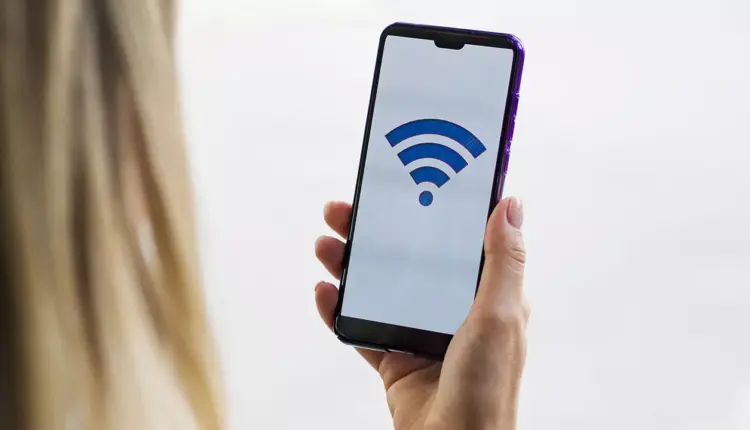 Ferizaj bëhet me internet falas në shesh (VIDEO)