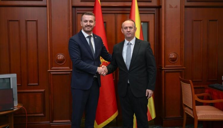 Takim i Kryetarit Gashi me ministrin e Administratës Publike të Malit të Zi, Dukaj
