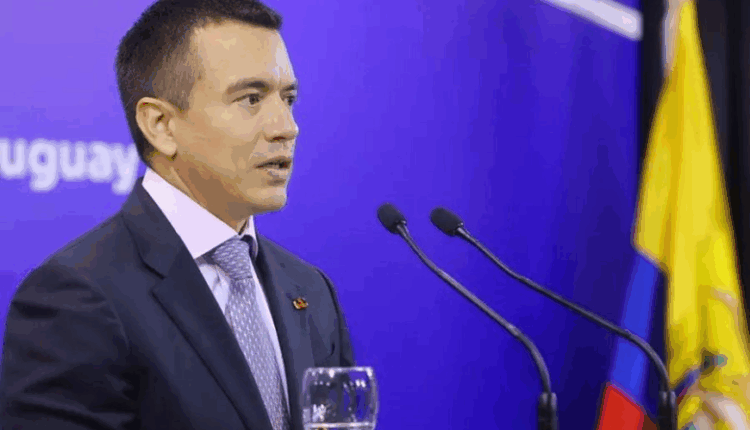 “Tentuan të më helmonin me çokollata”, presidenti i Ekuadorit sërish në shënjestër të atentateve