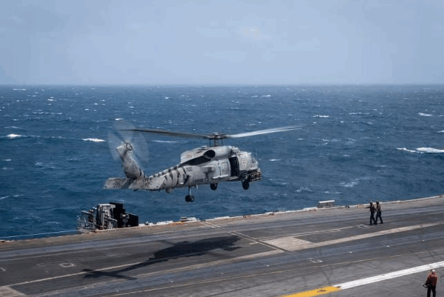 Një helikopter dhe një avion luftarak i Marinës Amerikane u përplasën në incidente të ndara në Detin e Kinës Jugore