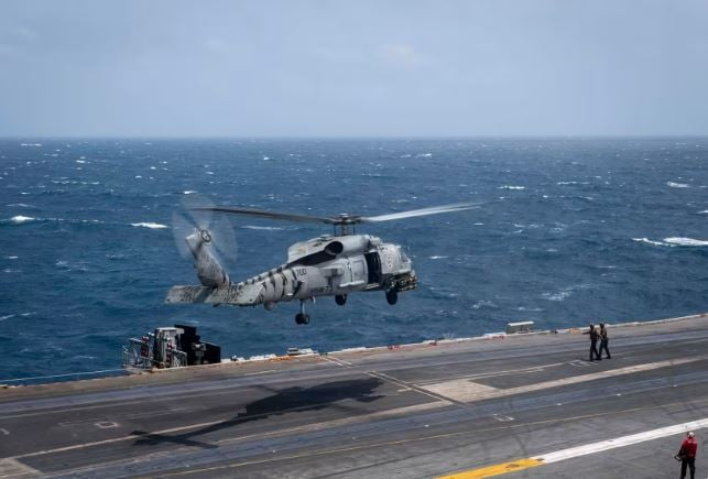 Një helikopter dhe një avion luftarak i Marinës Amerikane u përplasën në incidente të ndara në Detin e Kinës Jugore Një helikopter dhe një avion luftarak i Marinës Amerikane u përplasën në incidente të ndara në Detin e Kinës Jugore