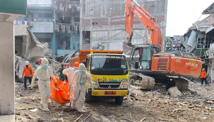 Numri i viktimave nga shembja e një shkolle në Indonezi shkon në 53