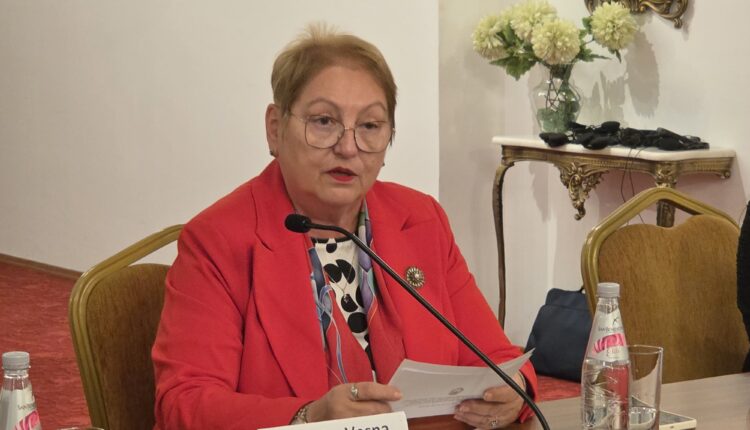 Janevska: Po i intensifikojmë aktivitetet parandaluese në shkolla për të penguar të rinjtë të përdorin duhan dhe cigare elektronike