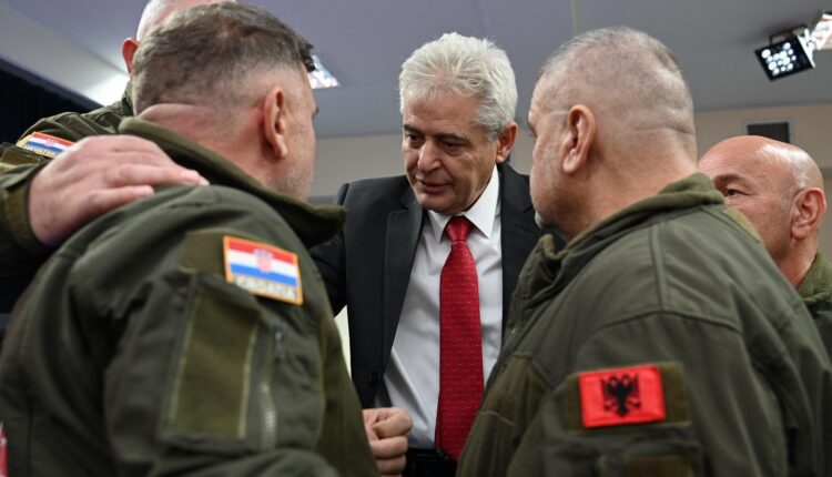 Ali Ahmeti priti në takim përfaqësuesit shqiptarë të luftës në Kroaci: “Gjaku për liri na bashkon përgjithmonë”