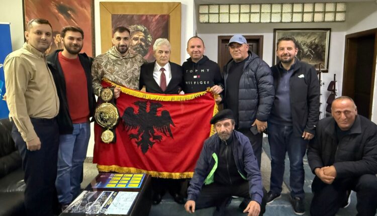 Ali Ahmeti pret në takim kampionin Florim Zendeli pas triumfit në PFL Europe