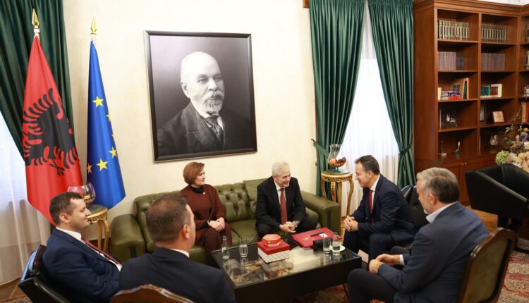 Ali Ahmeti nga Tirana: Maqedonia e Veriut dhe Shqipëria duhet të ecin krah për krah drejt Bashkimit Evropian
