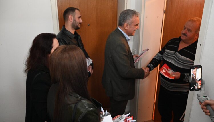 Bajram Rexhepi nis vizitat derë më derë: Zhvillimi i Tetovës është interes i përbashkët, fillojmë më 2 nëntor (VIDEO)