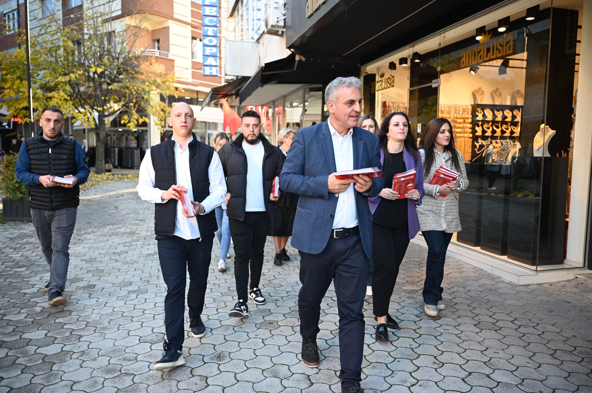 Bajram Rexhepi: Tetova meriton një fillim të ri, jo vazhdimin e rënies, shitjes dhe degradimit të qytetit (VIDEO) Bajram Rexhepi: Tetova meriton një fillim të ri, jo vazhdimin e rënies, shitjes dhe degradimit të qytetit (VIDEO)