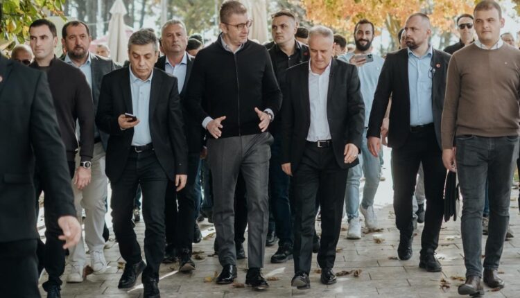 Mickoski e Mexhiti shëtitën sot me Qyrën në Strugë