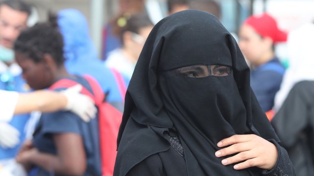 Italia vendos të ndalojë veshjen e burkës në ambiente publike, për shkelësit gjobë deri në 3 mijë euro