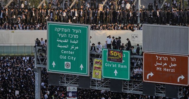 “Paralizohet” Jeruzalemi, rreth 200.000 hebrenjë ultra-ortodoksë në protestë