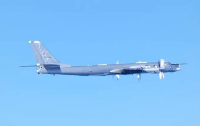 Japonia ngre avionët luftarakë pasi ata rus fluturuan afër hapësirës ajrore të saj