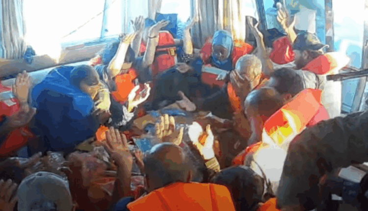 Izraeli thotë se do t’i dëbojë aktivistët në flotën e nisur drejt Gazës