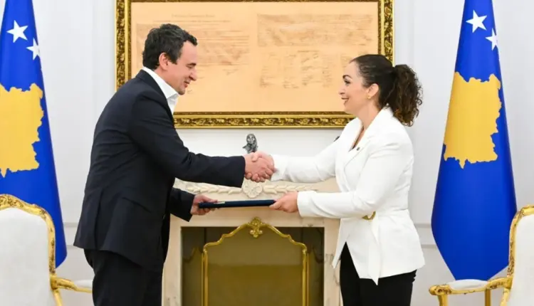 Presidentja Osmani mandaton Kurtin për formimin e Qeverisë së Kosovës