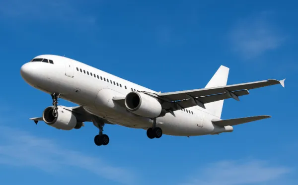 Aeroplani me 12 persona në bord rrëzohet pranë bregdetit të Kenias