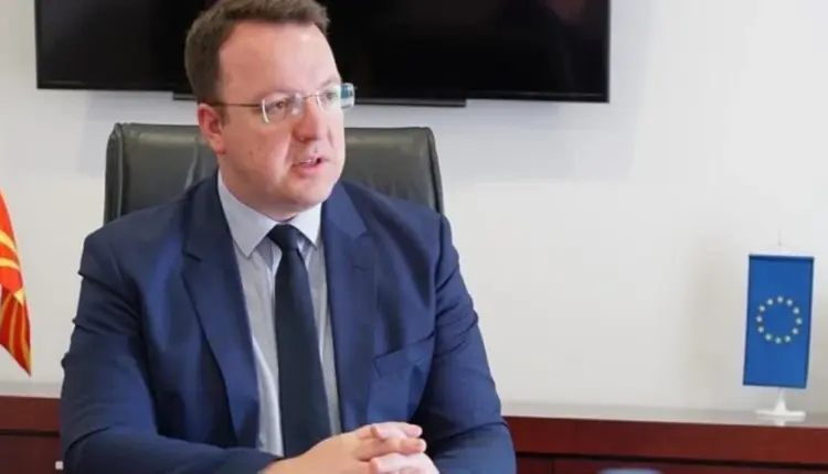 Nikolloski: Prej nesër edhe 11 fluturime të reja nga aeroportet e Shkupit dhe Ohrit