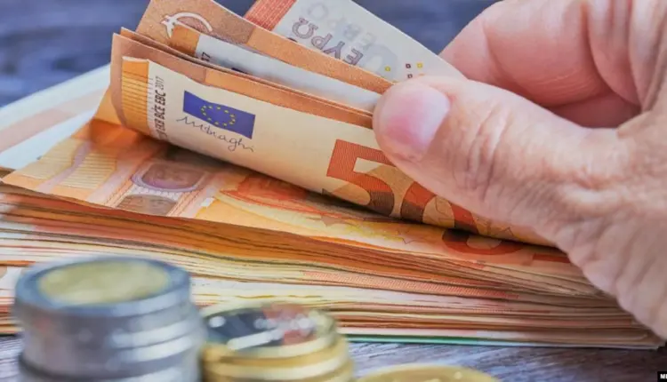 Sllaveski: Nga nesër pagesat në euro më të lira dhe më të shpejta