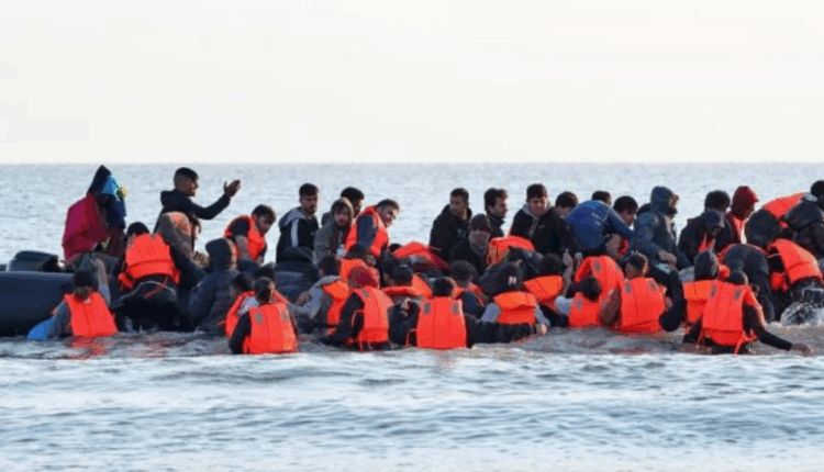 “Franca tërhiqet nga premtimi për të ndaluar anijet me emigrantë”