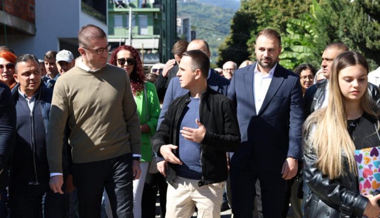 Koha: Kishë e re, 5-6 drejtorë, mbështetje për “Vojvodët”… A është kjo marrëveshja Mickoski-Kasami për votat në Tetovë?