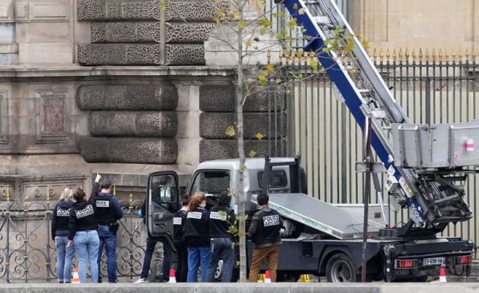 Arrestohen dy të dyshuar për vjedhjen në muzeun e Luvrit në Paris