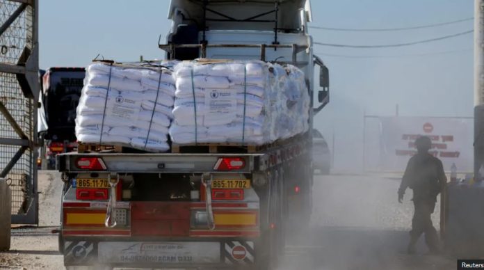 Vazhdon hyrja e ndihmave humanitare në Rripin e Gazës pas armëpushimit