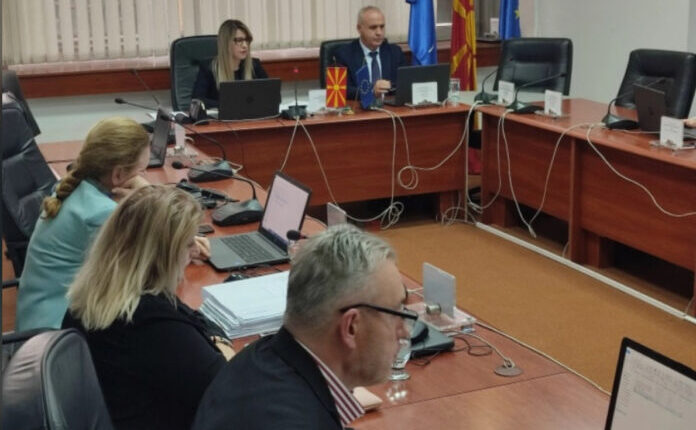 Anëtarja e Këshillit Gjyqësor akuzohet për mashtrim – përfitoi mbi 290 mijë denarë nga shpenzimet e udhëtimit