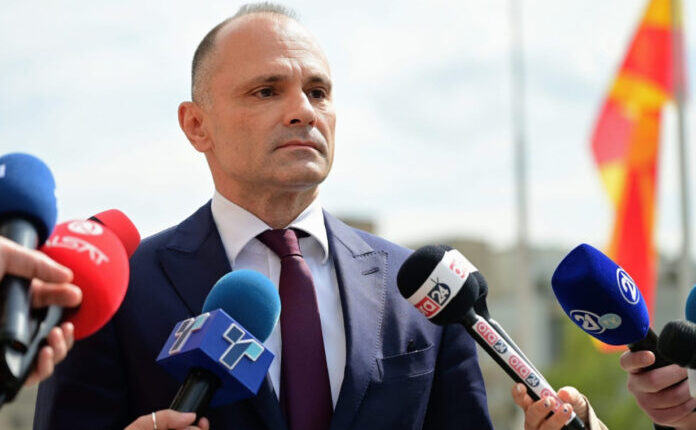 Filipçe: Muçunski duhet të përgjigjet nëse në Maqedoni do të dërgohen migrantë sipas marrëveshjes me Britaninë?