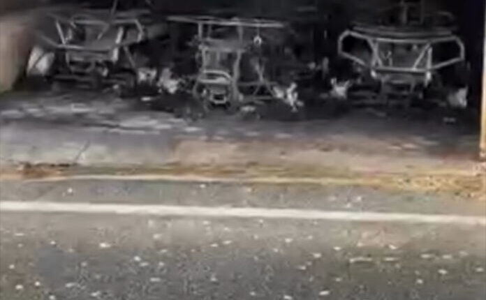 Në rrugën Tetovë – Kodra e Diellit digjen disa motora me 4 rrota (VIDEO)
