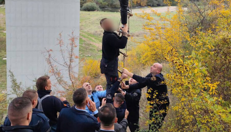 Zyrtarë policorë shpëtojnë një person në Kumanovë gjatë përpjekjes për vetëvrasje